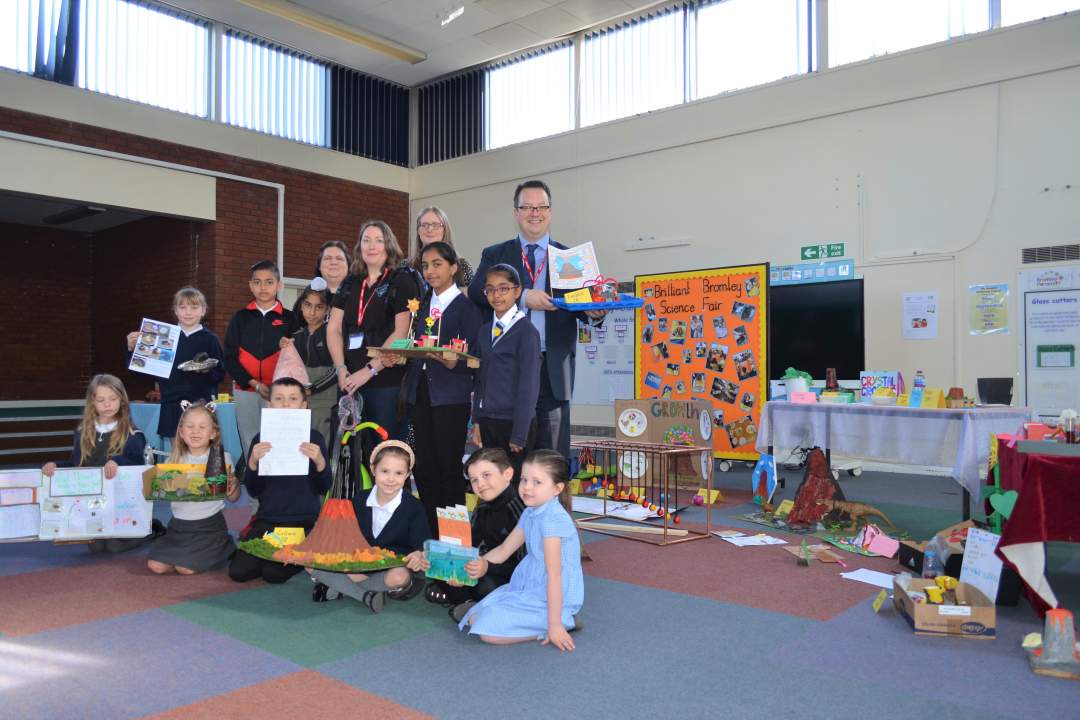Mike Wood MP at Bromley Pensnett School to look over British Science Week projects
